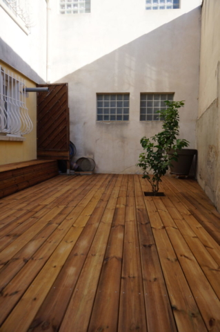 Terrasse bois et coffre de rangement
