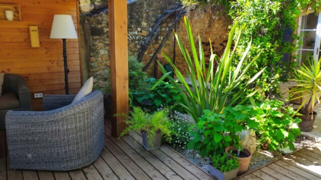 Pergola, terrasse pin, phormium